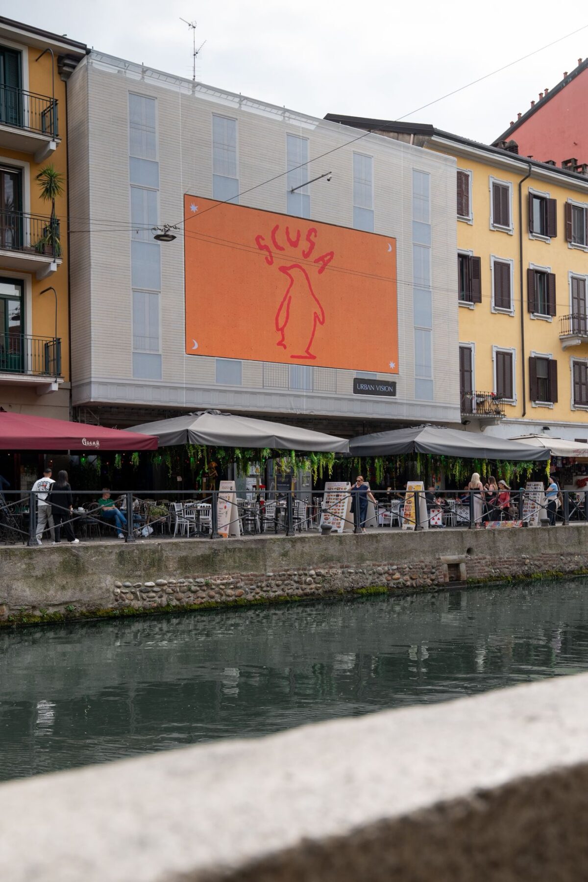 ‘Scusa’, la misteriosa scritta apparsa in varie città: ecco cosa potrebbe essere