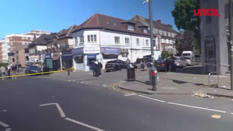 Londra, due persone accoltellate in quartiere ebraico: la polizia sul luogo