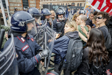 Corteo di protesta fino alle OGR da parte degli studenti del Politecnico per protestare contro il ministro Tajani e l'industria della guerra, Torino. Italia - cronaca- Mercoledì 29 aprile 2026 (foto Giulio Lapone/LaPresse).