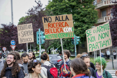 Corteo di protesta fino alle OGR da parte degli studenti del Politecnico per protestare contro il ministro Tajani e l'industria della guerra, Torino. Italia - cronaca- Mercoledì 29 aprile 2026 (foto Giulio Lapone/LaPresse).