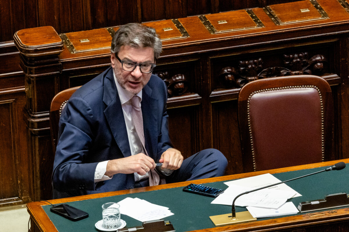 Dfp, Giorgetti: “Il debito non ci rende liberi”