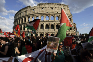Flotilla: “Imbarcazioni intercettate da Israele, è pirateria” – La diretta