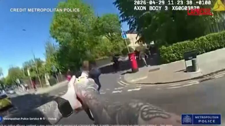 Londra, accoltellamento nel quartiere ebraico: nel video della polizia l'arresto dell'aggressore