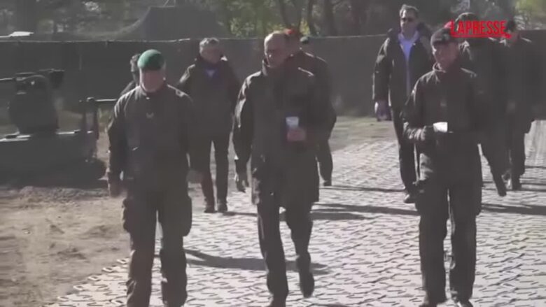 Germania, Merz visita il campo di addestramento di Münster