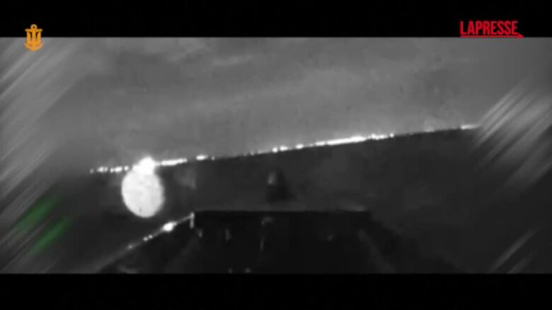 Ucraina, la Marina rilascia un video degli attacchi contro navi russe nello Stretto di Kerch