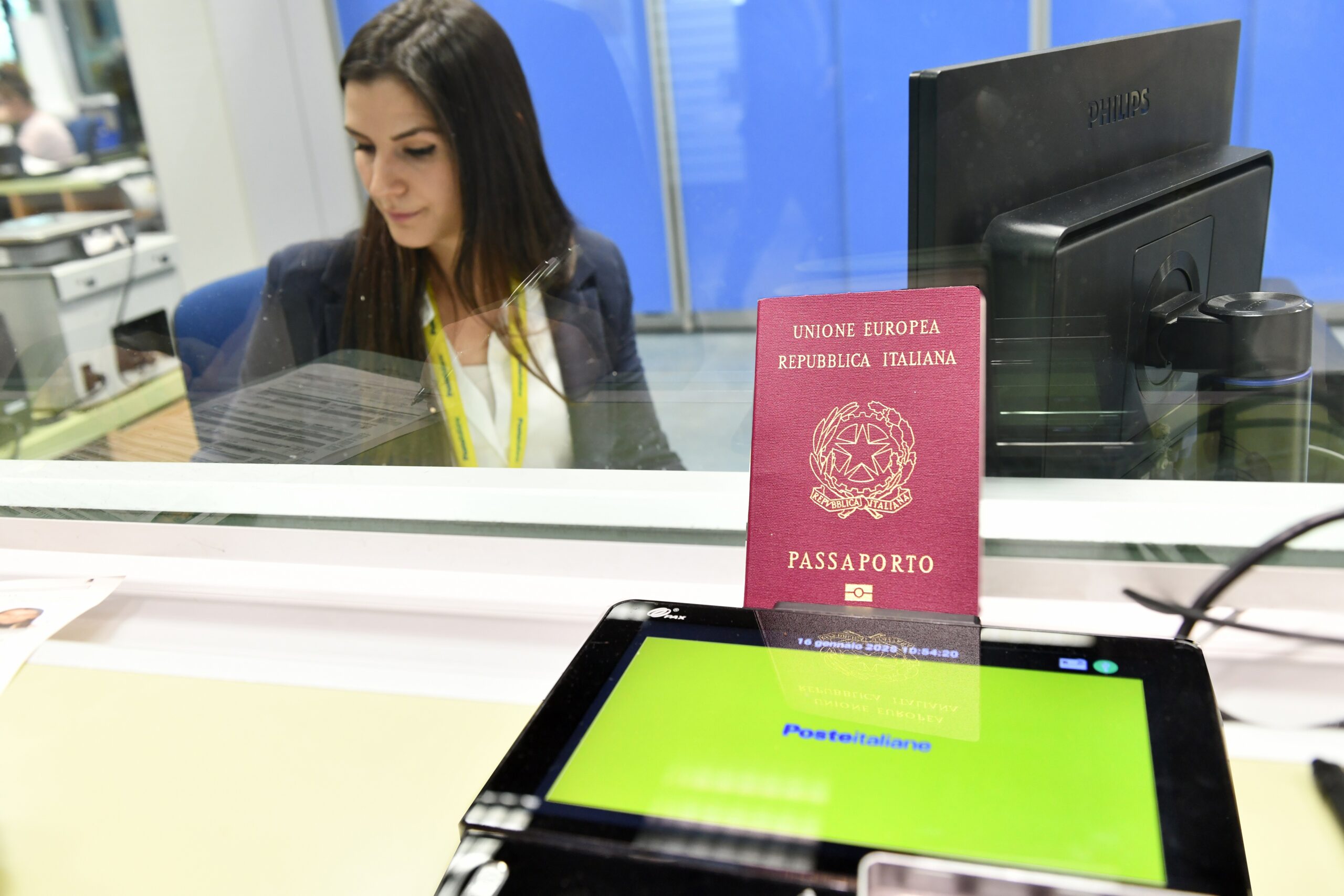 Poste, rilascio passaporti possibile in circa 7.500 uffici in tutta Italia