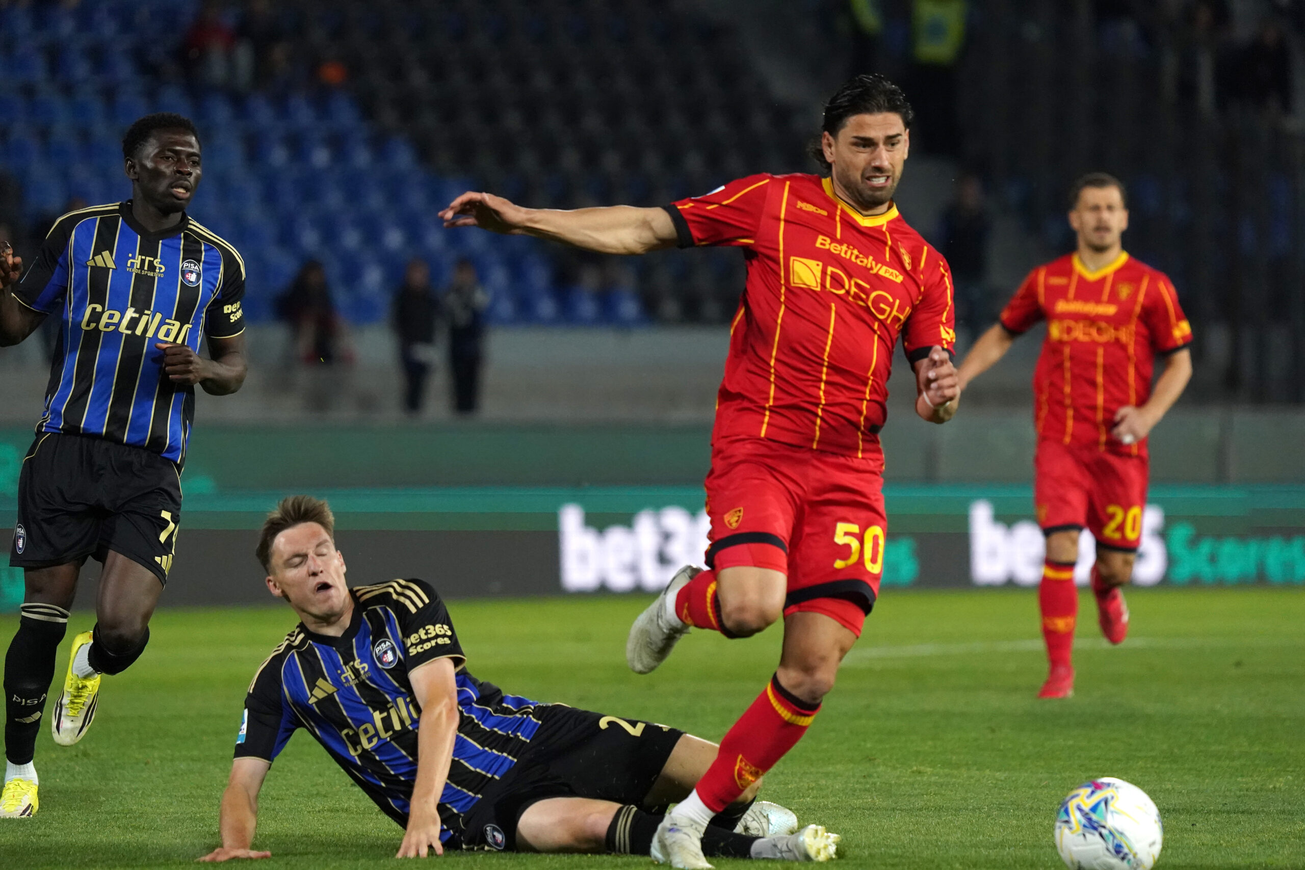 Pisa in serie B, fatale la sconfitta casalinga contro il Lecce. Anche il Verona retrocesso