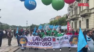 Primo Maggio, corteo per le strade di Torino