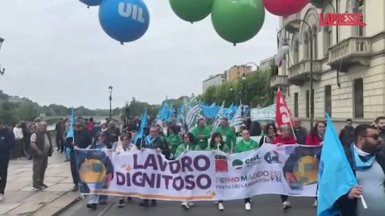 Primo Maggio, corteo per le strade di Torino