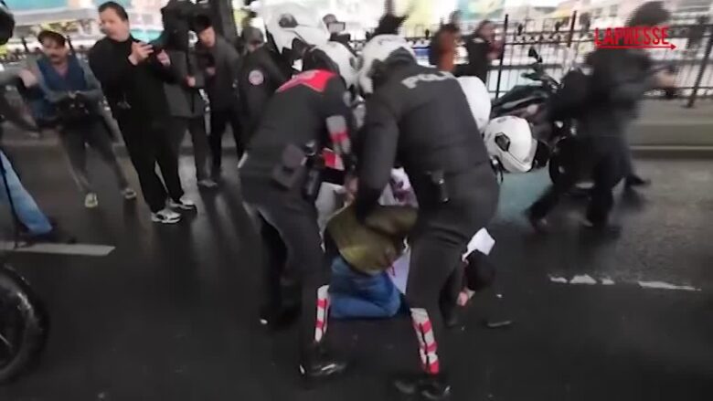 Istanbul, disordini vicino piazza Taksim per la festa del Primo Maggio: arrestati 15 manifestanti