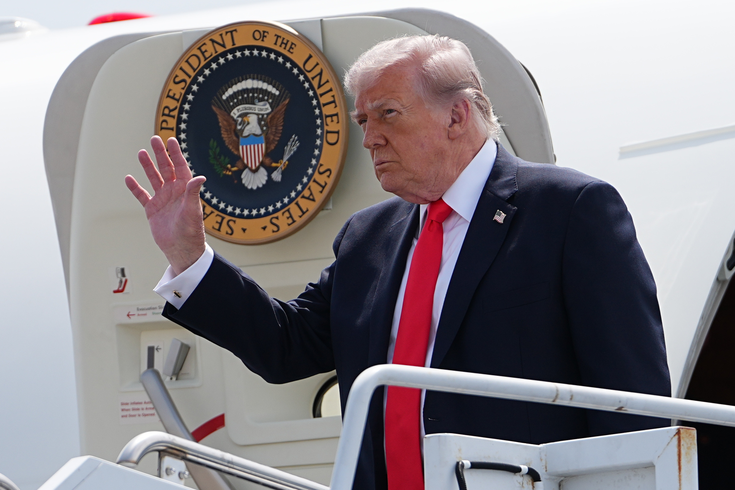 Iran, Trump: “Dire che non stiamo vincendo è tradimento”. Teheran: “Probabile la ripresa del conflitto” – La diretta