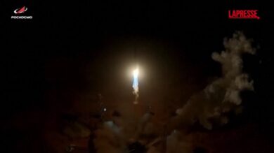 Spazio, la Russia lancia il nuovo vettore Soyuz-5