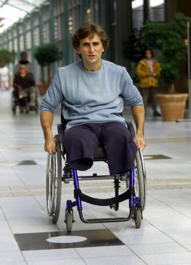Alex Zanardi al Trauma Center di Berlino nei mesi successivi all'incidente. (AP Photo/Jockel Finck)