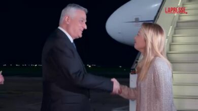 Cpe, Meloni arrivata a Erevan e accolta dal vice primo ministro dell'Armenia