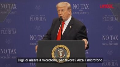 Usa, il volume del microfono è troppo basso: l'ira di Trump contro i tecnici