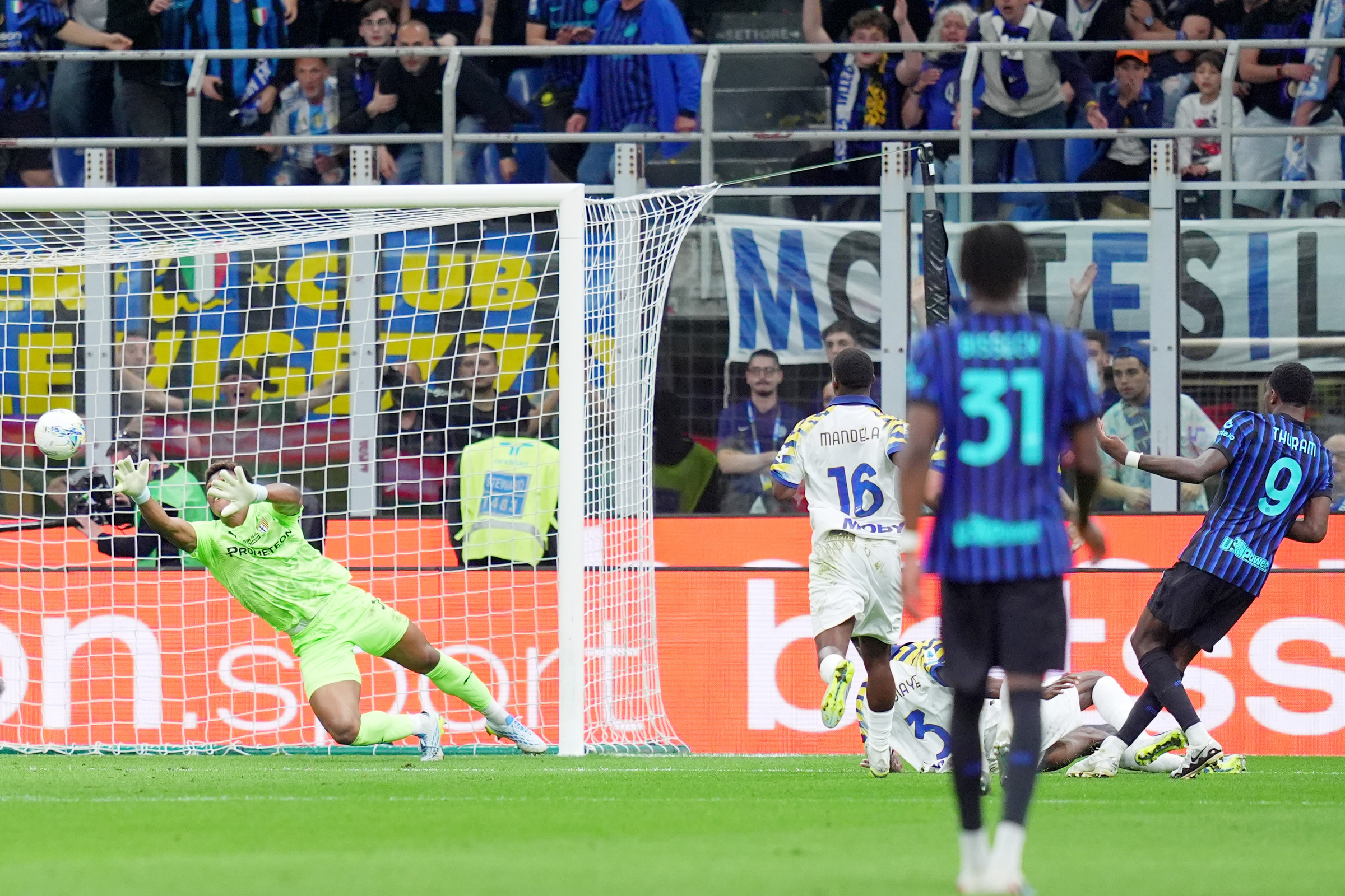 Serie A, Inter-Parma 2-0: nerazzurri campioni d’Italia con tre giornate d’anticipo