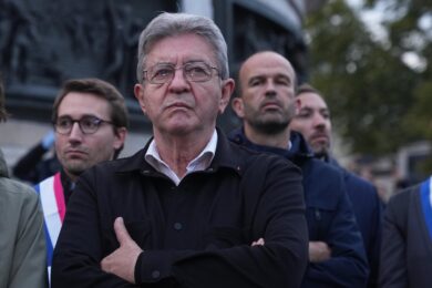 Francia, Mélenchon annuncia di essere candidato alle presidenziali