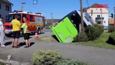 Slovacchia, un autobus finisce fuori strada: almeno nove feriti