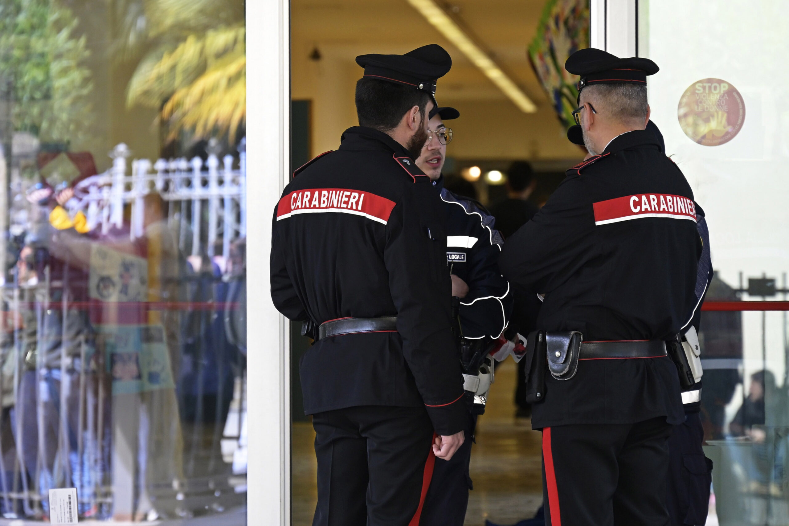 Barletta, maxi rissa in piazza: in manette 11 giovani per lesioni e tentata rapina