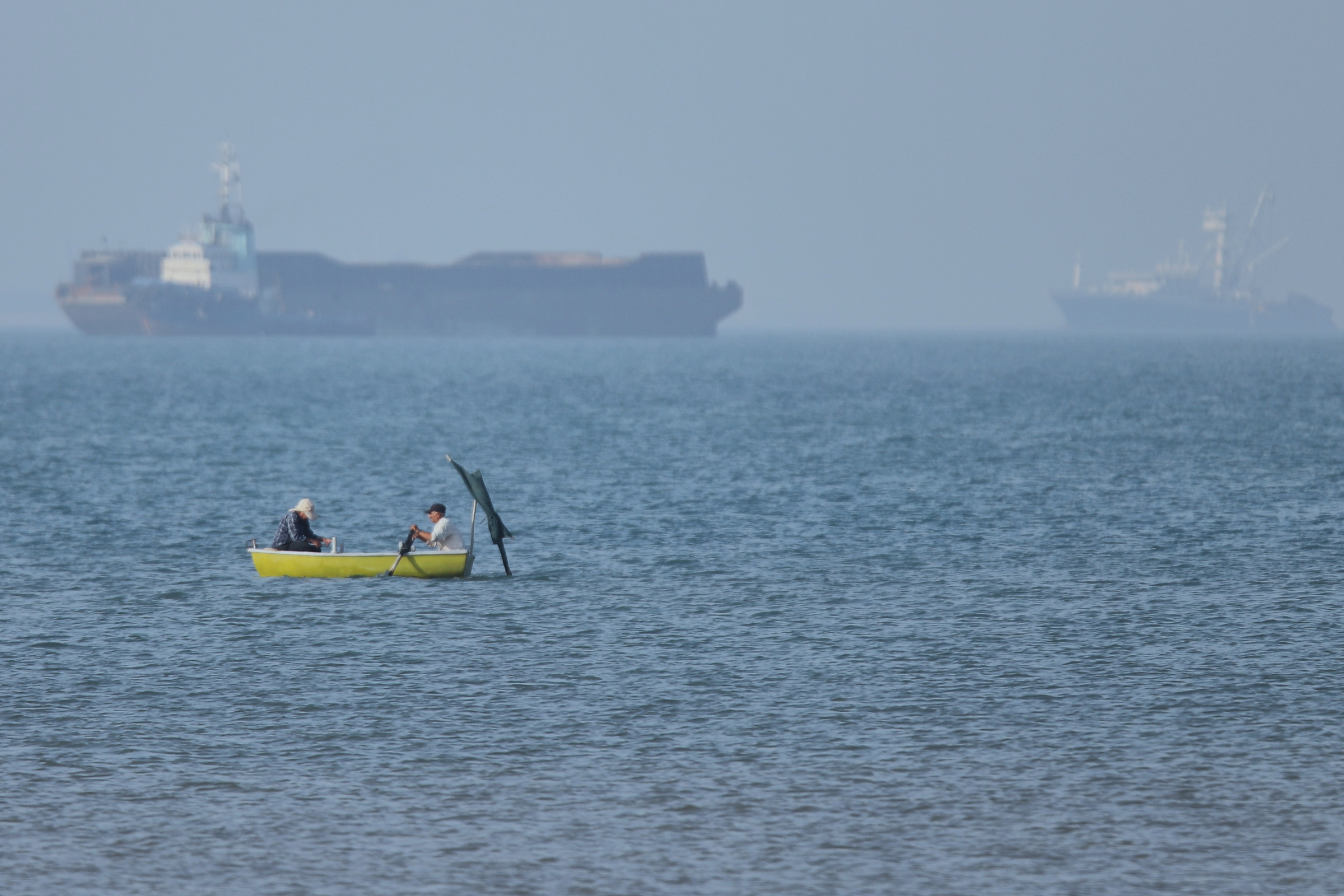 Iran, nave della Corea del Sud in fiamme nello Stretto di Hormuz. Seul: “Verifichiamo possibile attacco”