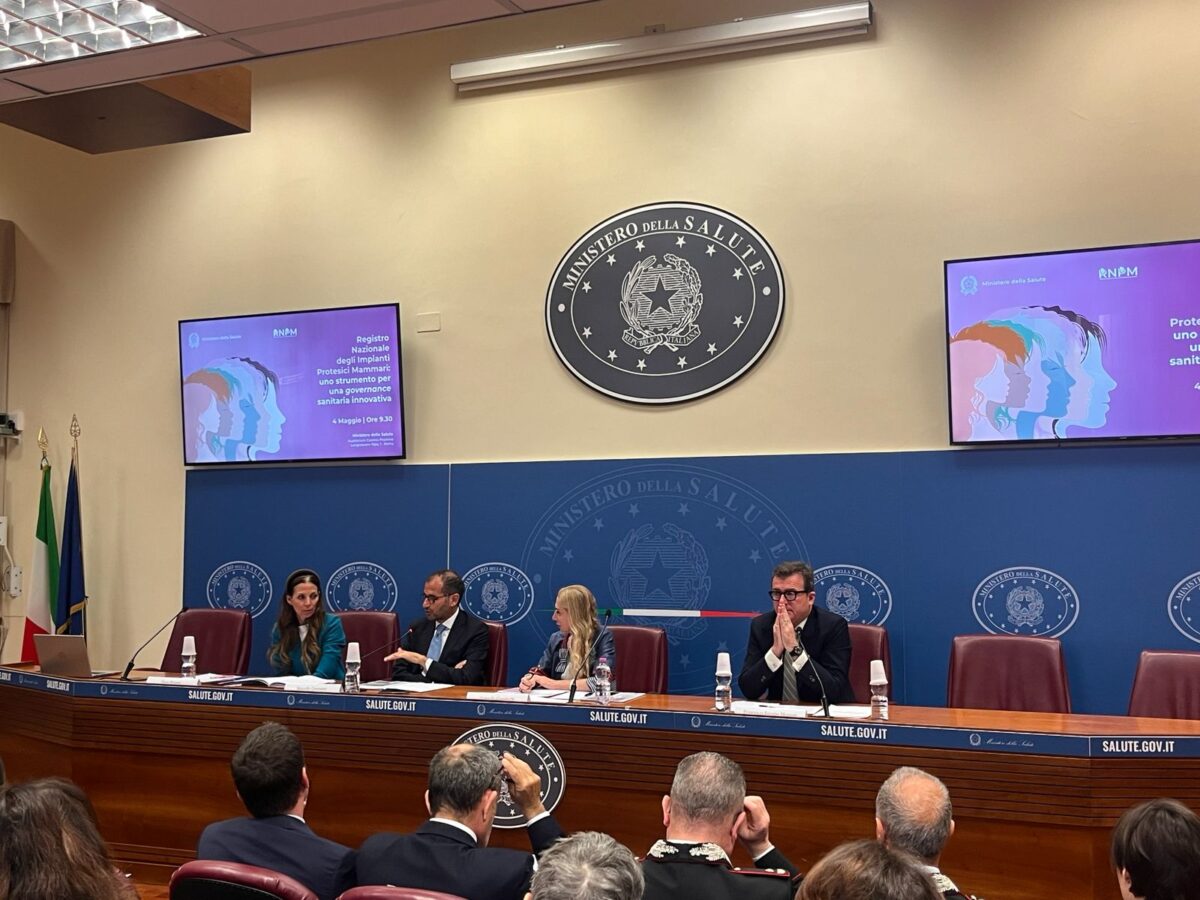 Protesi al seno in Italia, quasi 1 intervento su 2 per motivi estetici