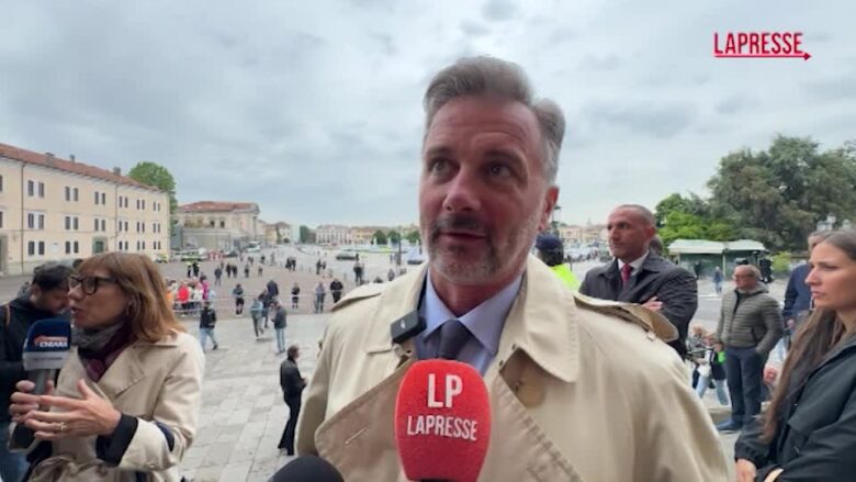 Zanardi, ai funerali il sindaco di Noventa Padovana: “Ci ha insegnato a rialzarsi”