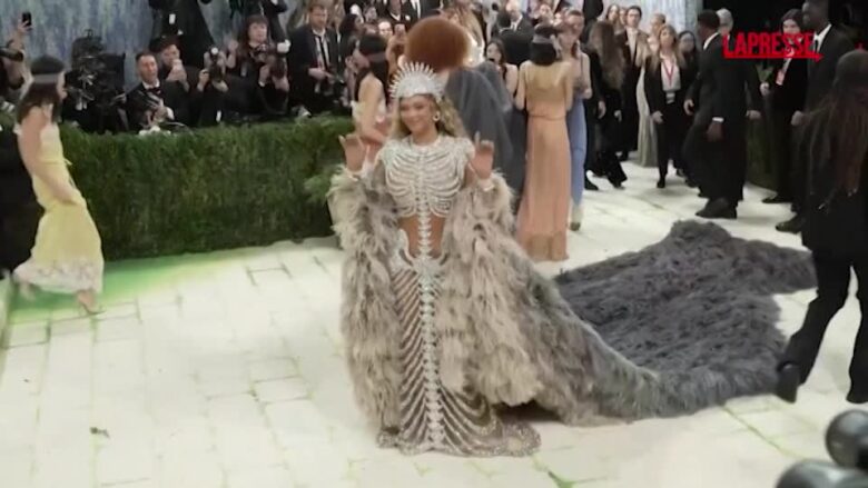Met Gala 2026, da Bad Bunny a Beyoncé e Rihanna: i look delle star