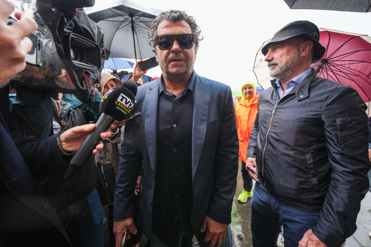 Galleria foto 'Zanardi, ai funerali tanto sport: da Abodi a Malagò fino a Bebe Vio e Tomba – Le foto' - foto 7