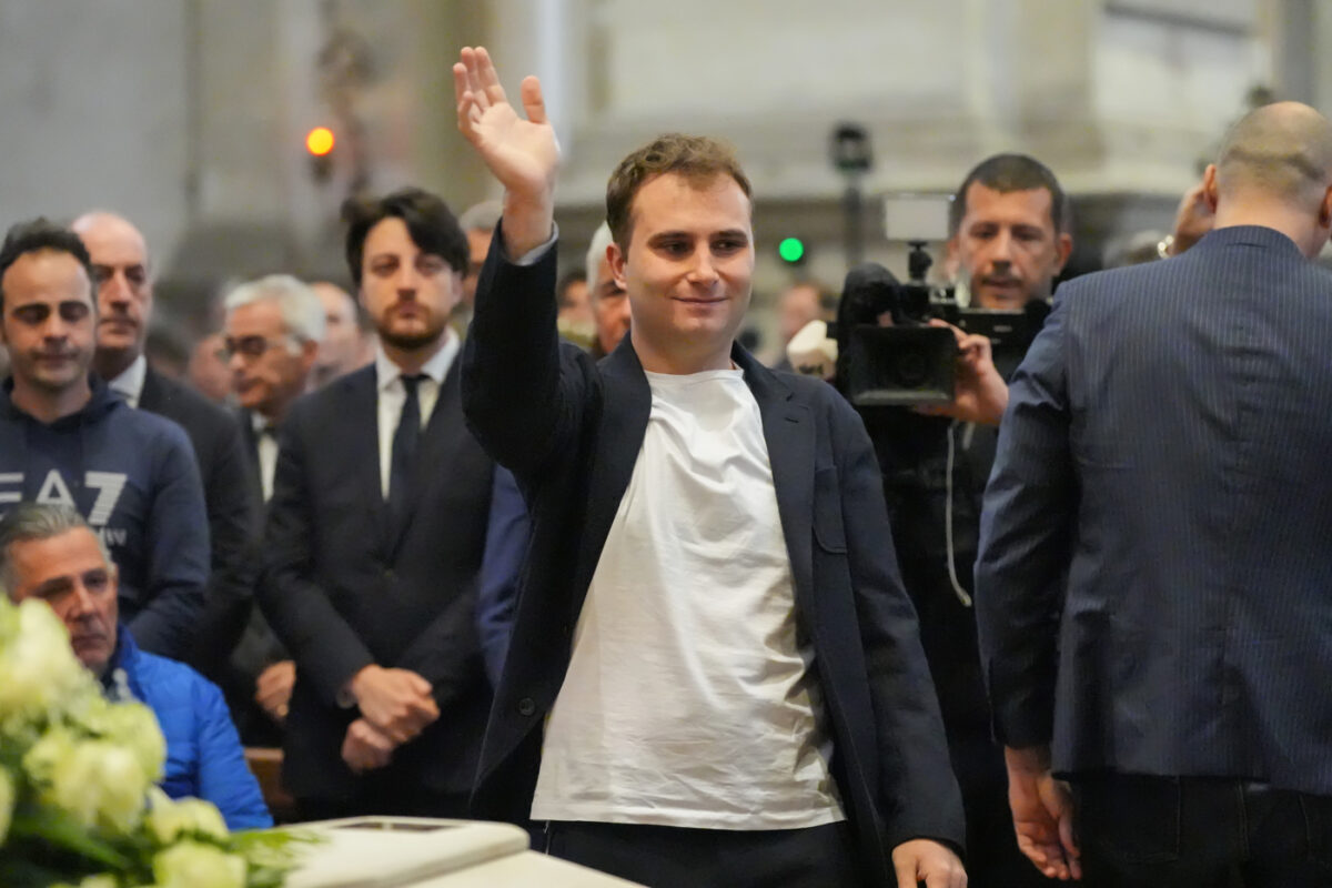 Galleria foto 'Zanardi, ai funerali tanto sport: da Abodi a Malagò fino a Bebe Vio e Tomba – Le foto' - foto 5