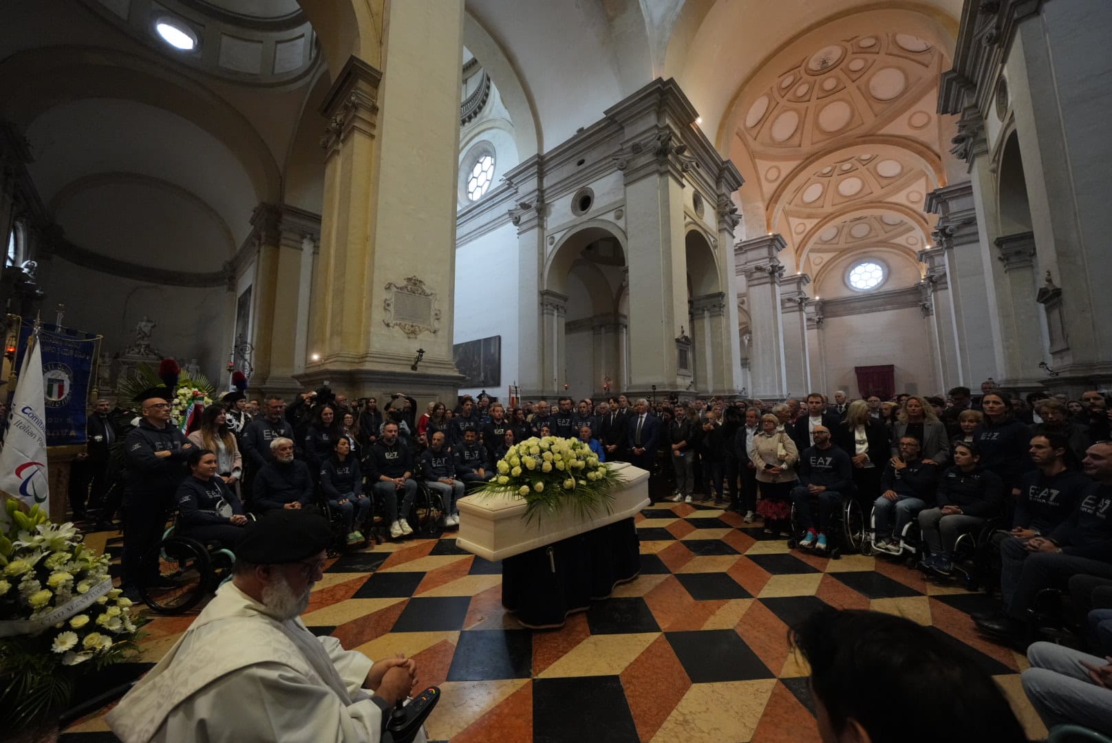 funerali alex zanardi oggi l8217ultimo saluto al campione azzurro 8211 la diretta da Lapresse.it funerali alex zanardi oggi l8217ultimo saluto al campione azzurro 8211 la diretta