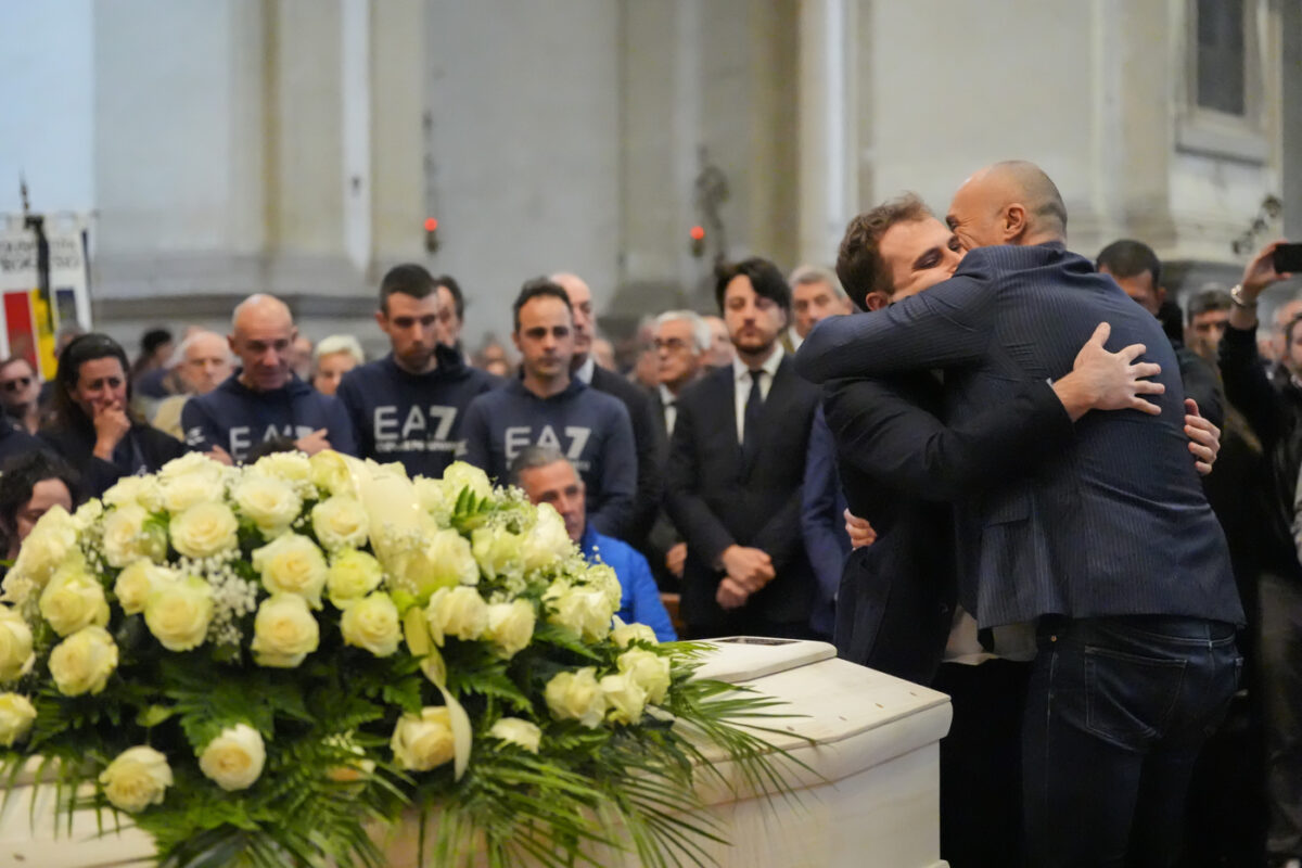 Galleria foto 'Zanardi, ai funerali tanto sport: da Abodi a Malagò fino a Bebe Vio e Tomba – Le foto' - foto 16