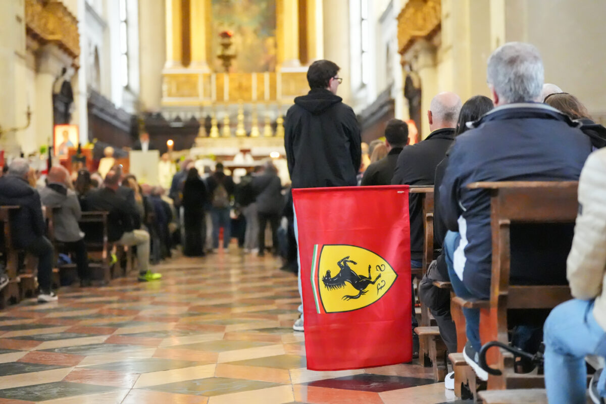 Galleria foto 'Zanardi, ai funerali tanto sport: da Abodi a Malagò fino a Bebe Vio e Tomba – Le foto' - foto 13