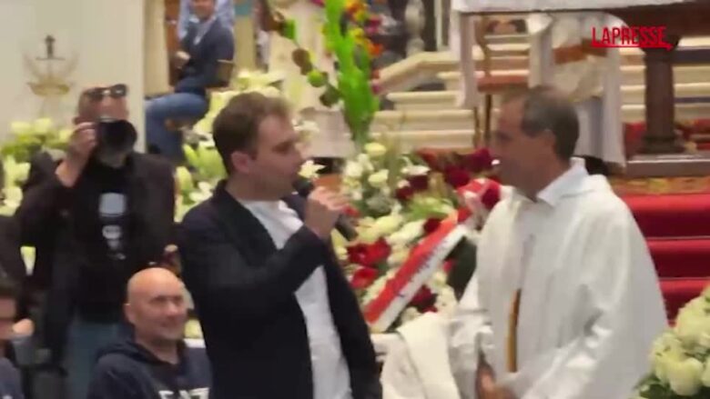 Zanardi, il figlio Nicolò ai funerali: “Vi racconto l’Alex che si fa il caffè e impasta la pizza”