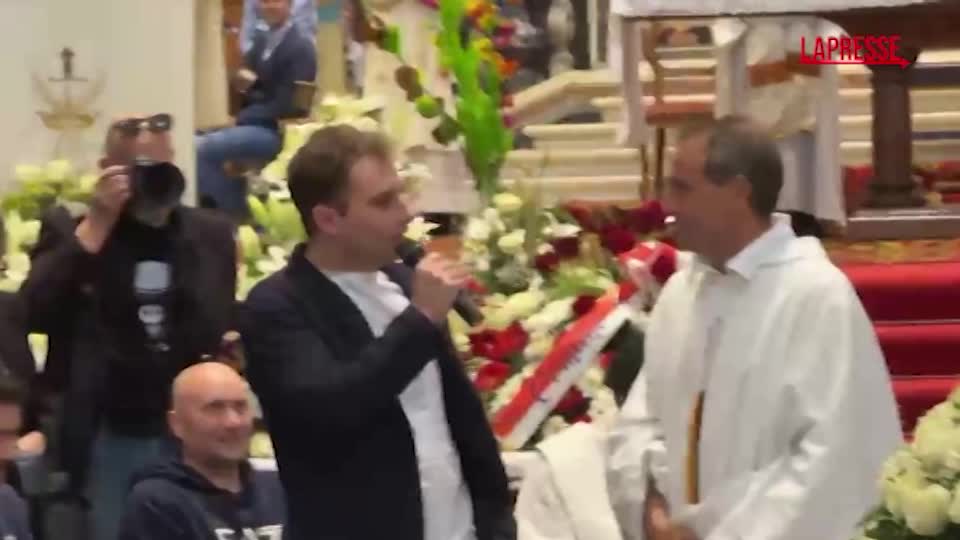 Zanardi, il figlio Nicolò ai funerali: “Vi racconto l’Alex che si fa il caffè e impasta la pizza”