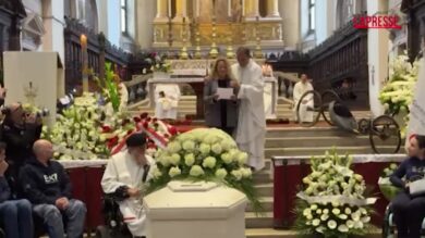 Alex Zanardi, la cognata ai funerali: “‘Combattente’ è la tua essenza più vera”
