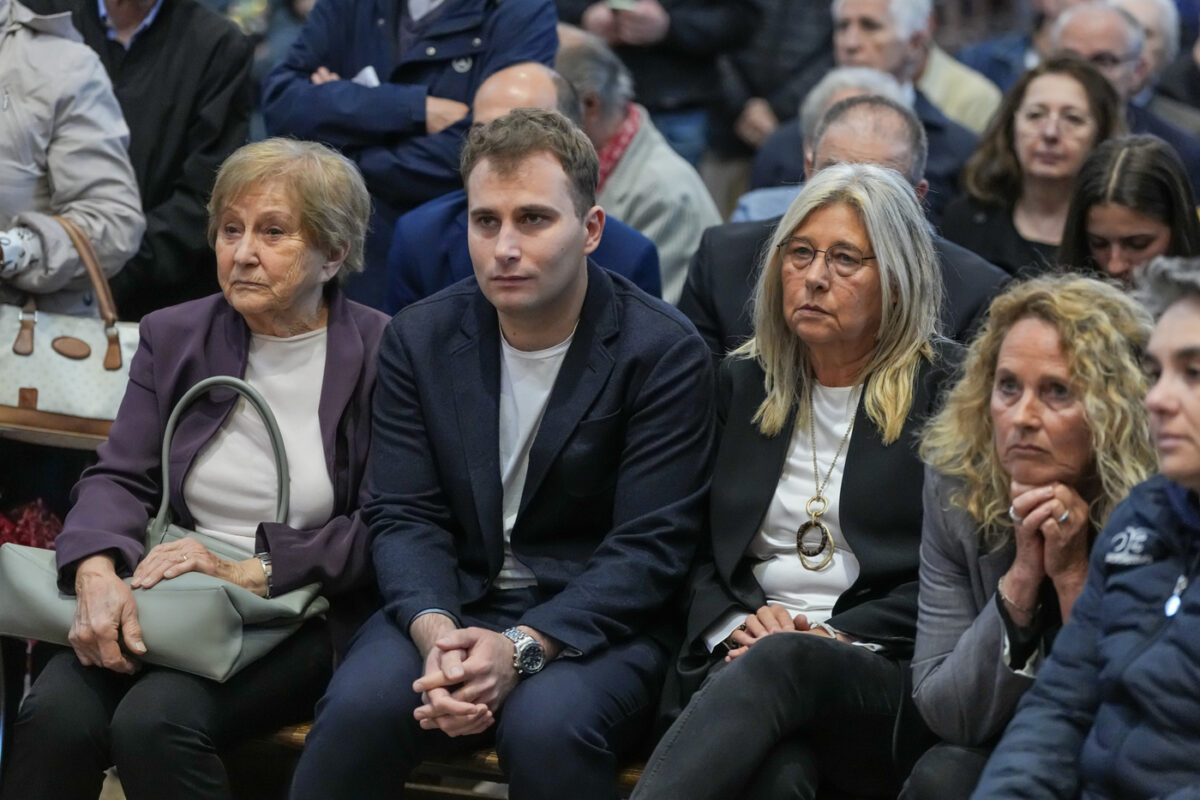 Galleria foto 'Zanardi, ai funerali tanto sport: da Abodi a Malagò fino a Bebe Vio e Tomba – Le foto' - foto 18