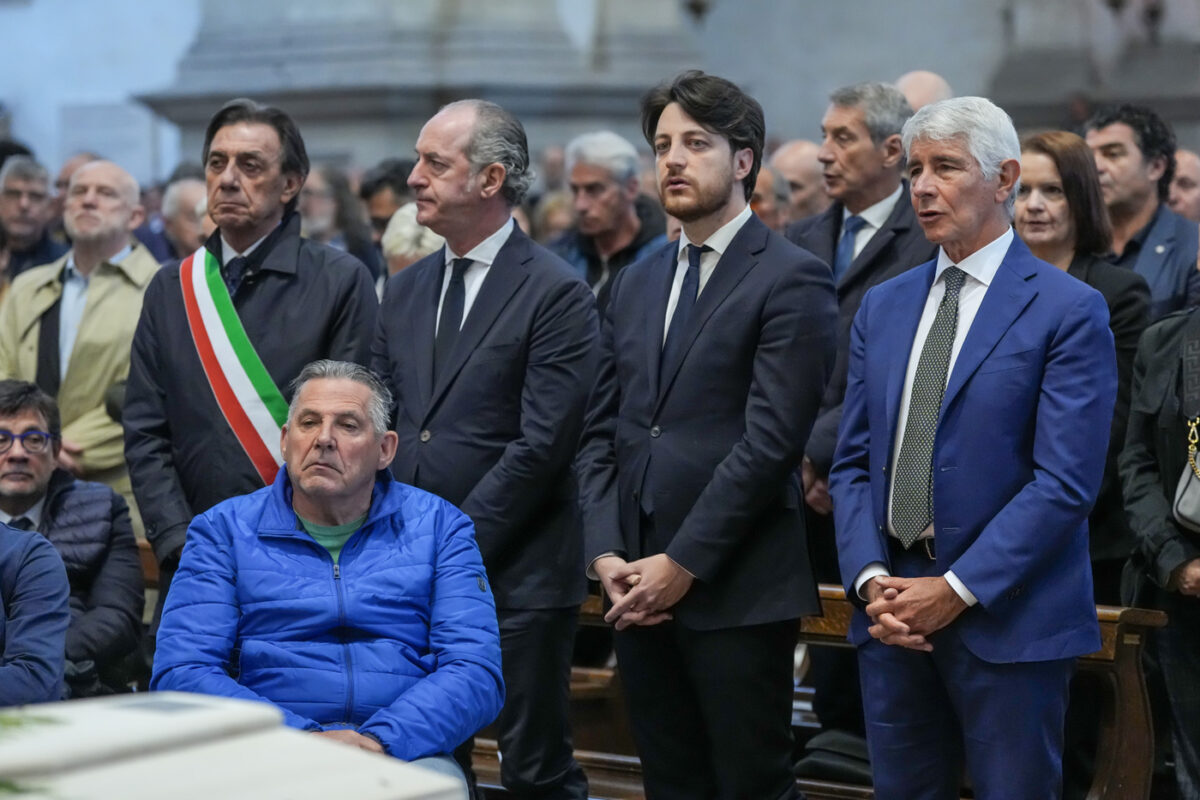 Galleria foto 'Zanardi, ai funerali tanto sport: da Abodi a Malagò fino a Bebe Vio e Tomba – Le foto' - foto 19