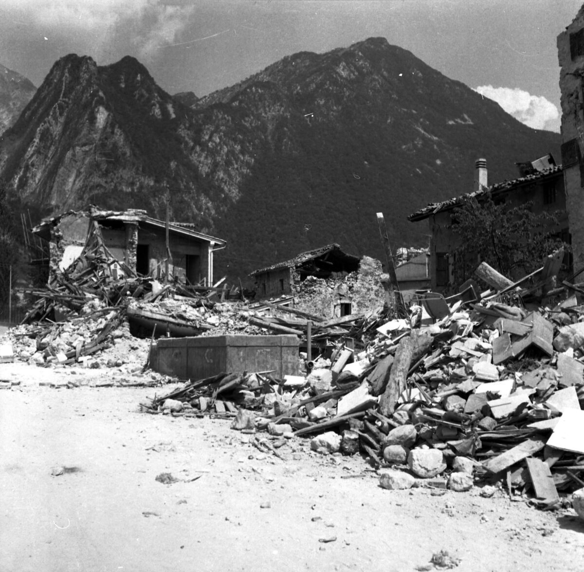 Terremoto Friuli 1976, 50 anni fa il disastro che segnò l’Italia – Le foto storiche