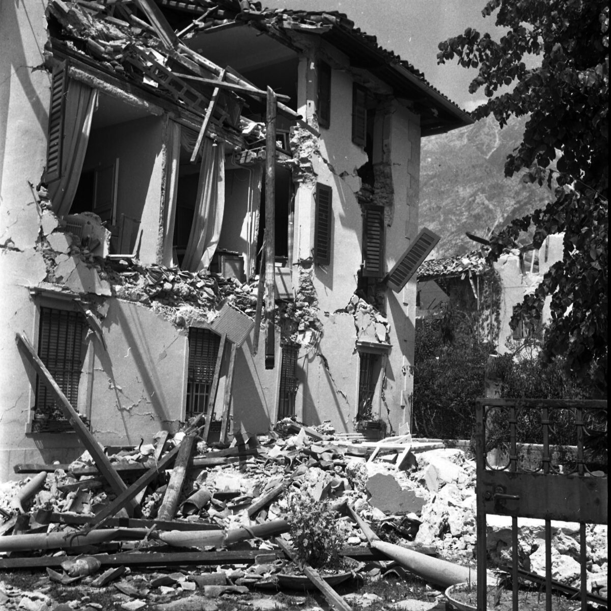 Terremoto Friuli 1976, 50 anni fa il disastro che segnò l’Italia – Le foto storiche