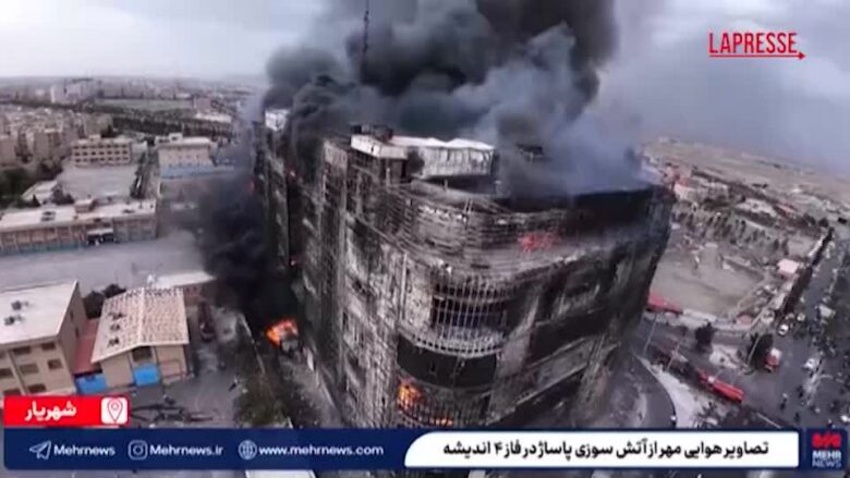 Iran, maxi incendio in un centro commerciale uccide 8 persone: imponente la colonna di fumo nero