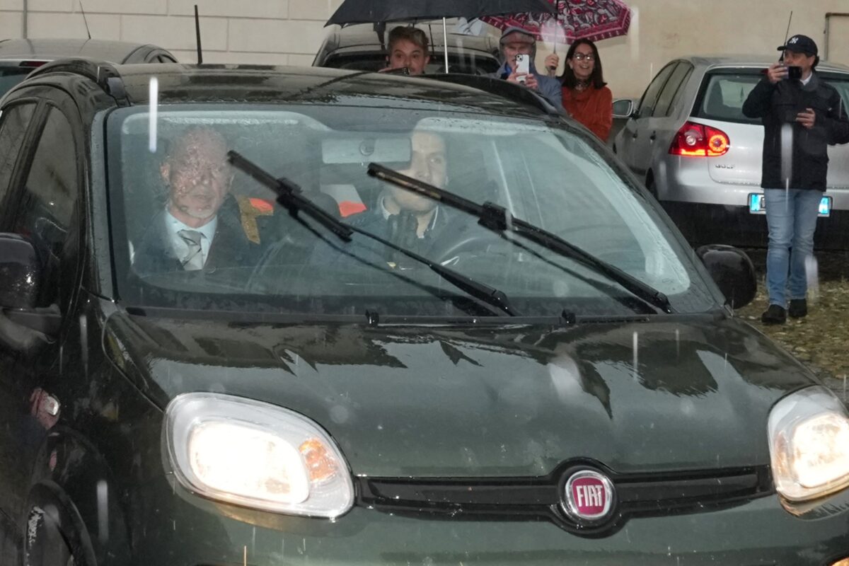 Delitto di Garlasco, Sempio arrivato in Procura a Pavia: non risponderà al pm – La diretta