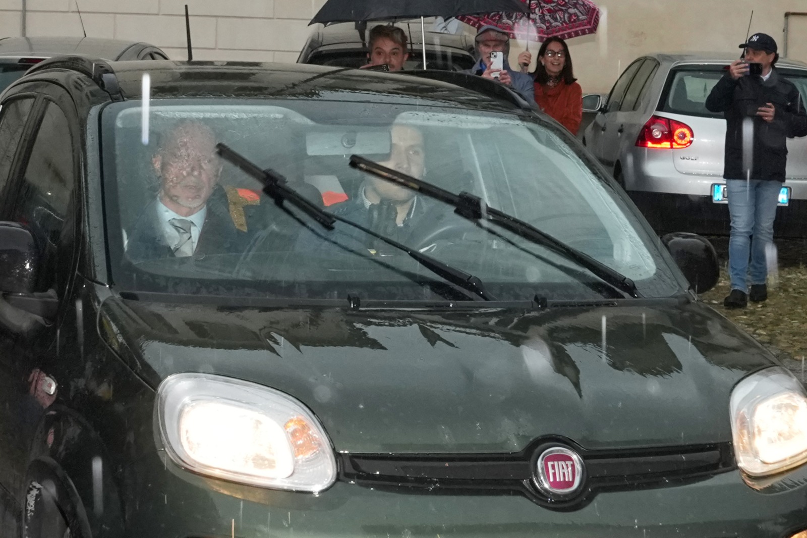 Delitto di Garlasco, Sempio arrivato in Procura a Pavia: non risponderà al pm – La diretta