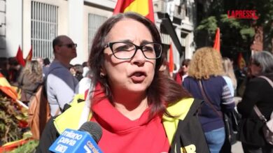 Sciopero scuola, il corteo sotto la Prefettura a Milano