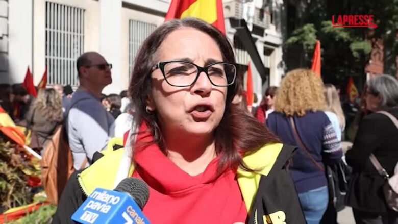 Sciopero scuola, il corteo sotto la Prefettura a Milano