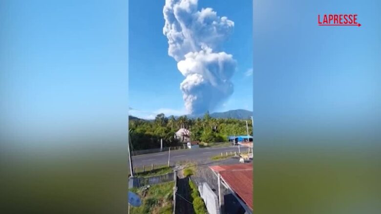 Indonesia, erutta il vulcano sul Monte Dukono: tre morti