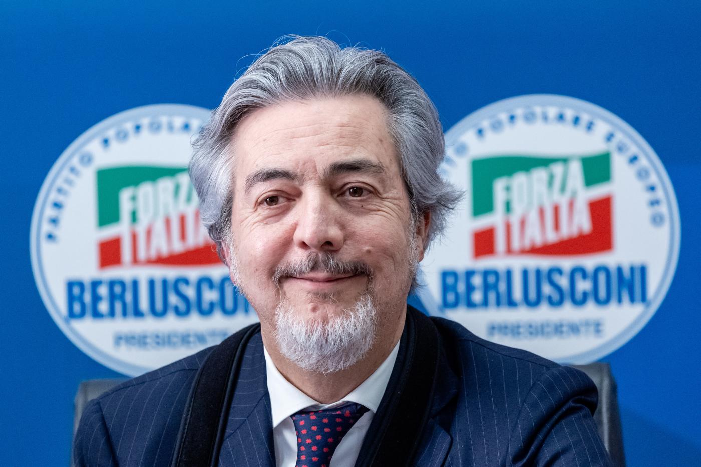 Forza Italia, malumori nelle Marche verso il Congresso: “Va rinviato”. Battistoni sotto attacco