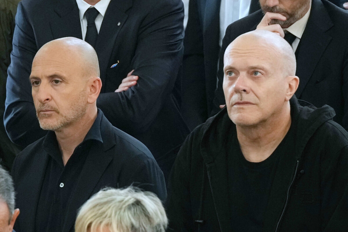 Galleria foto 'Beccalossi, ai funerali tanta Inter e tifosi vip: da Bergomi e Zanetti fino a Max Pezzali e Paolo Rossi – Le foto' - foto 3