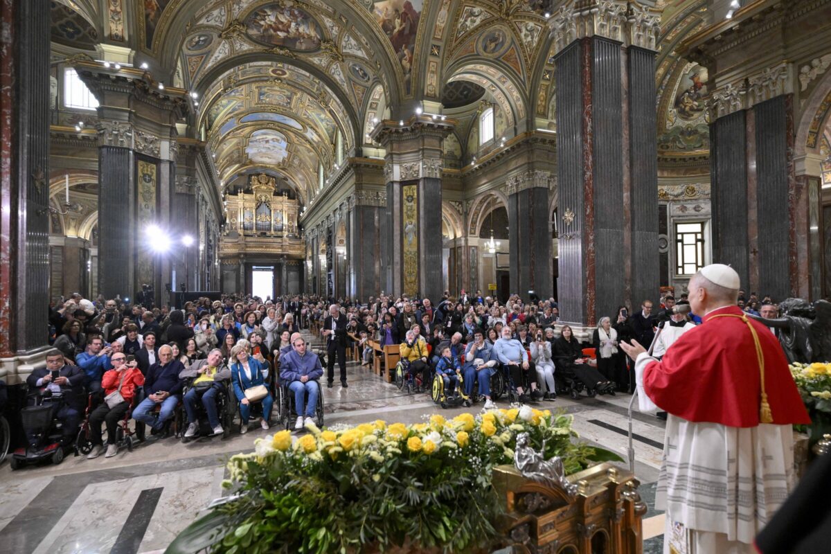 Papa Leone XIV durante la messa al Santuario della Beata Maria Vergine del S. Rosario di Pompei. (Foto: Vatican Media/LaPresse)