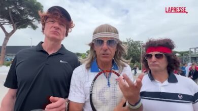 Internazionali Roma 2026, Borg e McEnroe insieme a Sinner: il travestimento dei fan al Foro Italico