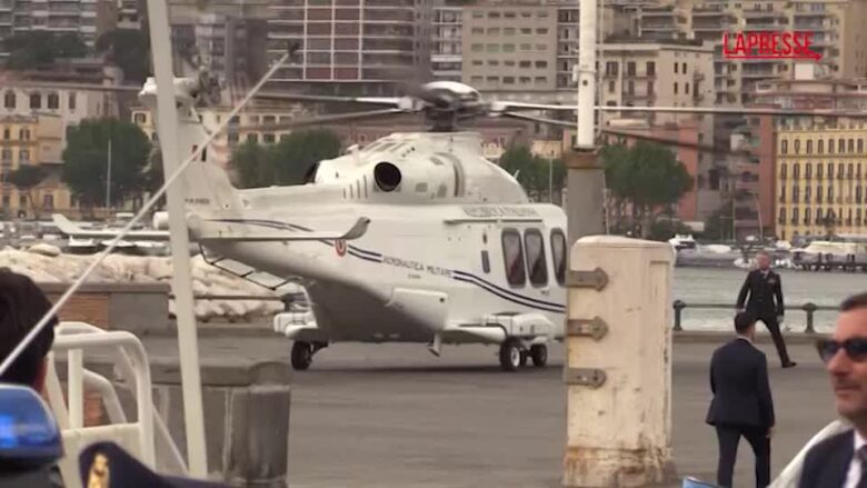 Papa Leone XIV a Napoli, l'arrivo in elicottero e l'abbraccio dei fedeli sul Lungomare